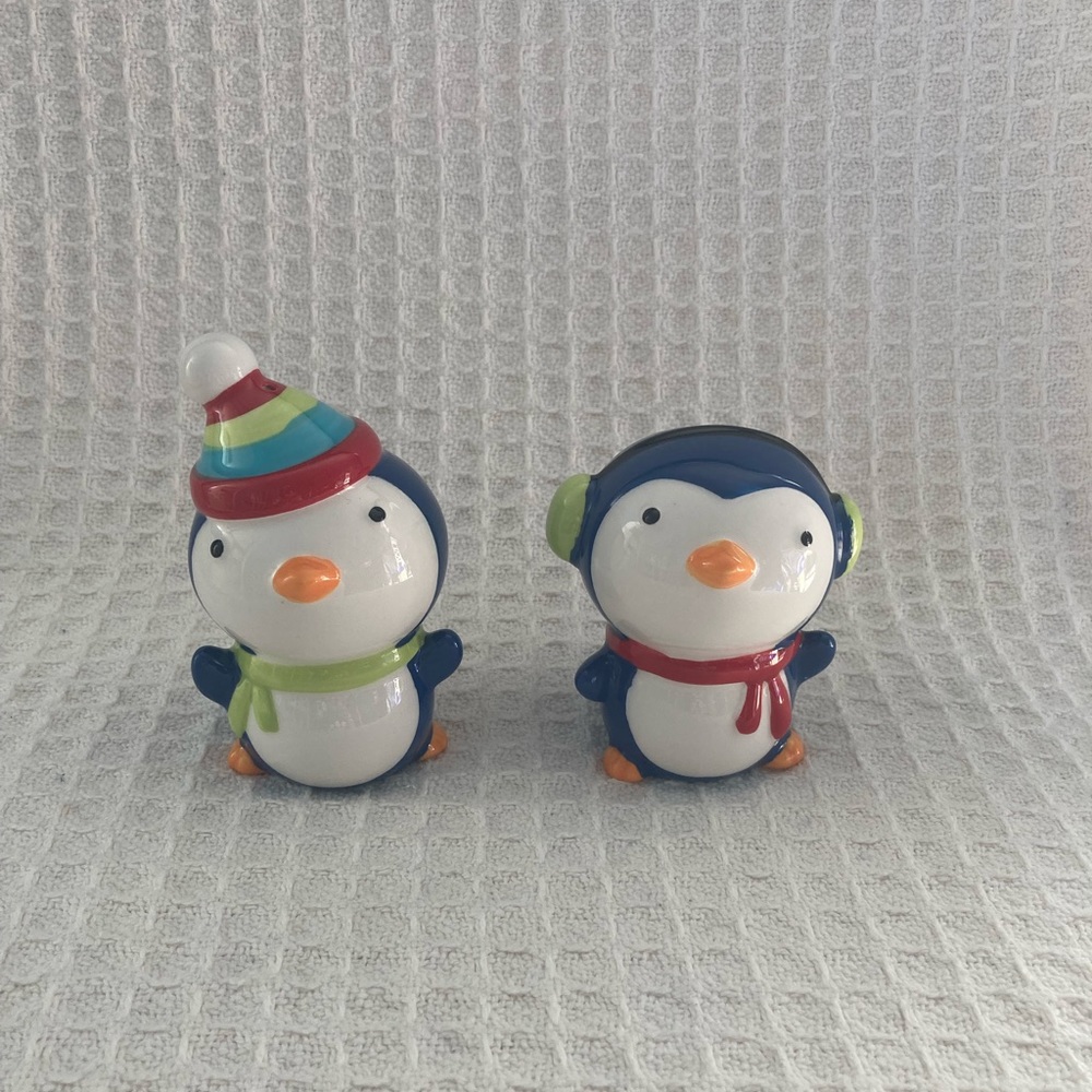Penguin Salt & Pepper Shakers With Hat And Scarves
